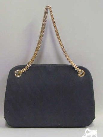 CHANEL, circa 1970
SAC en ottoman marine...