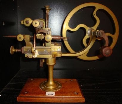 Machine à arrondir (D. du volant 188mm) sur...