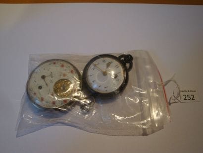 Montre à verge en argent avec cadran décoré...