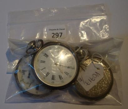 Deux montres à cylindre en argent et une...