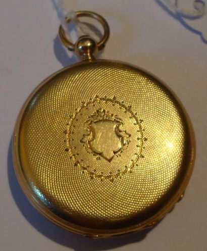 Montre de col à cylindre en or guilloché(pb...