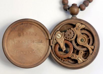 Montre avec mouvement et boîtier construits...