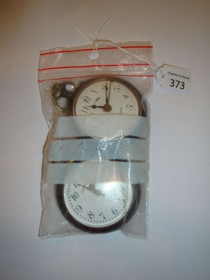 Montre-réveil en acier. D.55mm. et une montre...