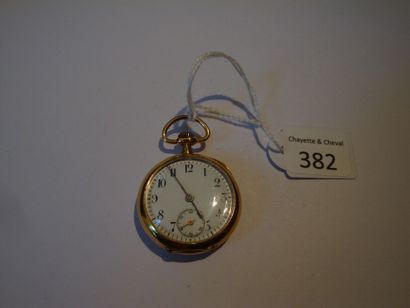 Montre de col en or avec décor en relief...