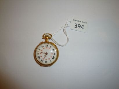 Montre de col en or satiné et gravé en relief...