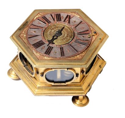 Pendule de table hexagonale à sonnerie au...