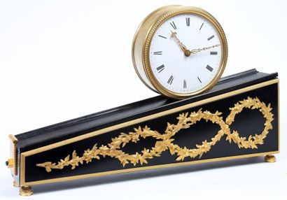 Horloge à poids à huit jours roulant sur...