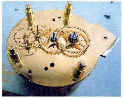 Horloge à poids à huit jours roulant sur...