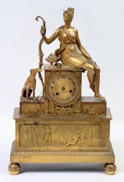 Pendule de cheminée en bronze doré à sonnerie...