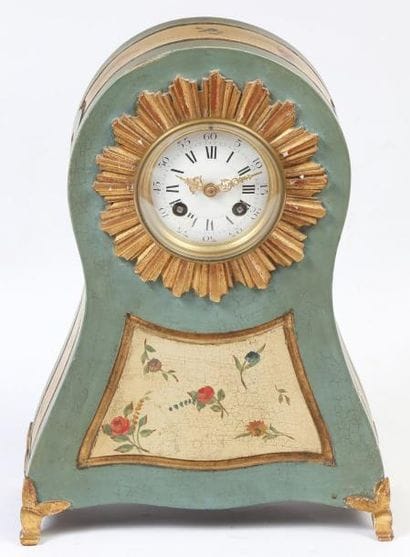 Pendule de cheminée en bois décoré, à sonnerie...