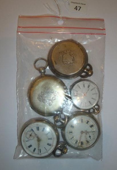 Cinq montres à cylindre en argent et arg...
