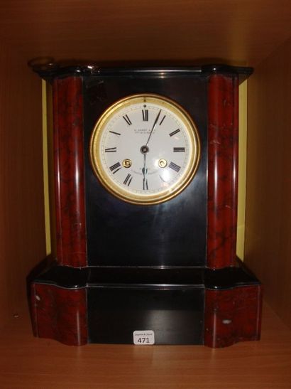 Pendule borne en marbre noir et rouge veiné...