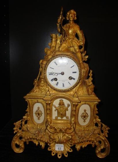 Pendule de cheminée en métal doré à thème...