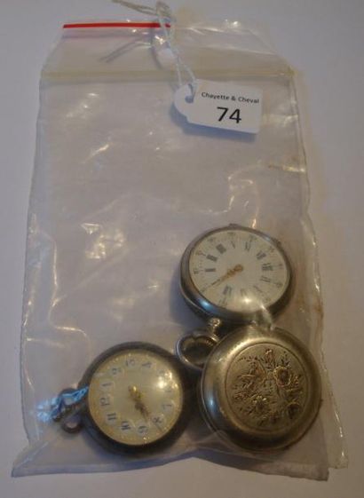 Trois montres de col en argent