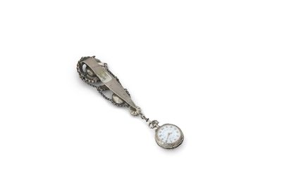 MONTRE de col à 24 heures avec sa châtelaine...