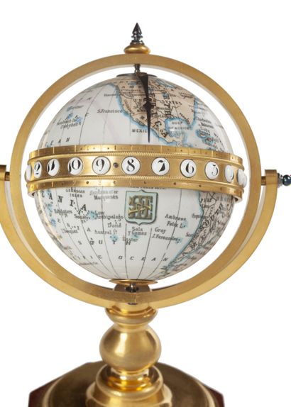 GLOBE terrestre mécanisé portant le logo...