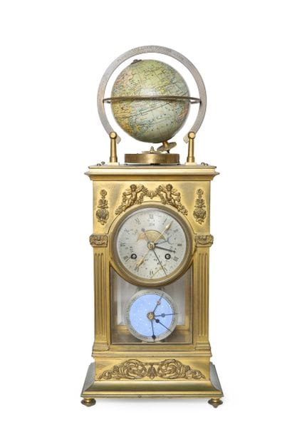 HORLOGE à poser astro-géographique de deux...