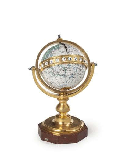 GLOBE terrestre mécanisé portant le logo...