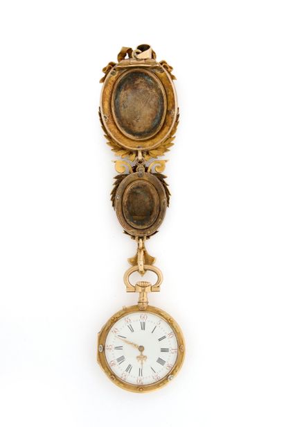 MONTRE DE COL en or jaune 18K émaillé, signée...