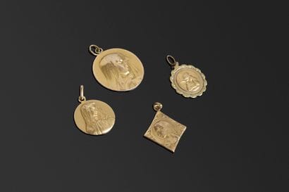 Lot de 4 médailles religieuses en or jaune...