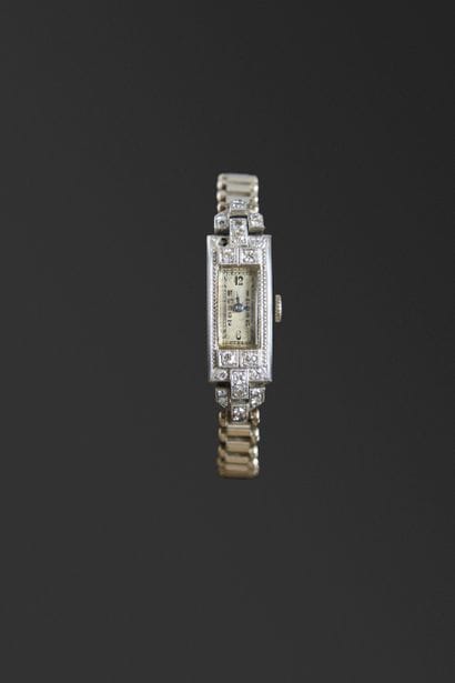 Petite montre de dame en platine 950°/°°,...