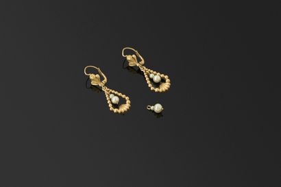 Paire de pendants d’oreilles en or rose 18K...
