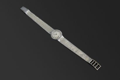 Montre de dame du soir en or gris 18K 750°/°°.
Cadran...