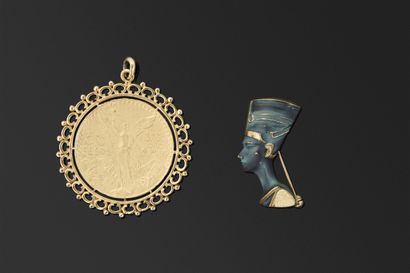 FANTAISIE
Lot comprenant:
- Broche 