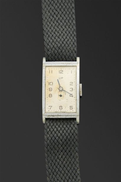 LIP. T18/Chuchill ? Montre bracelet en acier....