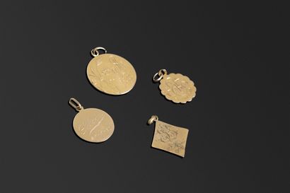 Lot de 4 médailles religieuses en or jaune...