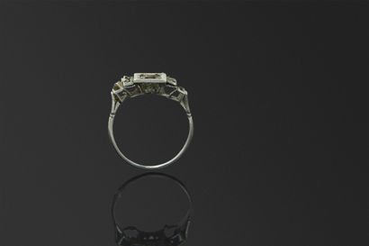 Deux montures de bague en platine (soudures...