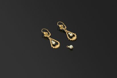 Paire de pendants d’oreilles en or rose 18K...