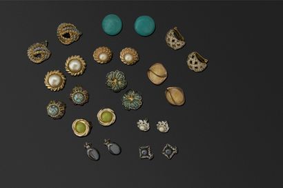 FANTAISIE
Lot de 12 paires de clips d'oreilles
En...