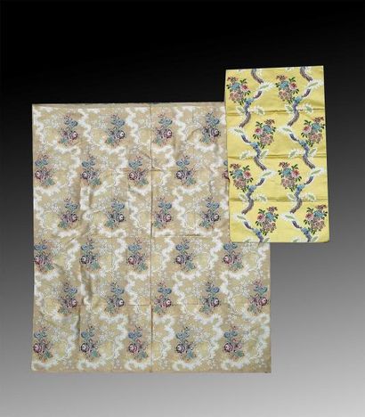 Une soie liseré-brochée de style Louis XV,...