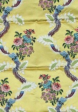 Une soie liseré-brochée de style Louis XV,...