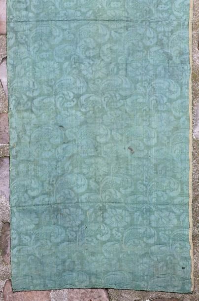 Un document de damas de soie vert à fond...
