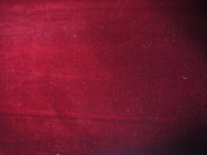4m10 X 0m51 de velours de soie rouge grenat...