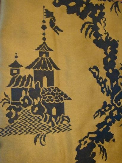 Un lot: 2m60 X 0m60 de satin noir, 1 Damas...