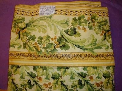 Un lot: 2m60 X 0m60 de satin noir, 1 Damas...