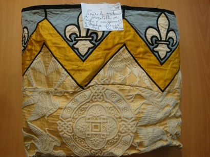 Un lot: 2m60 X 0m60 de satin noir, 1 Damas...