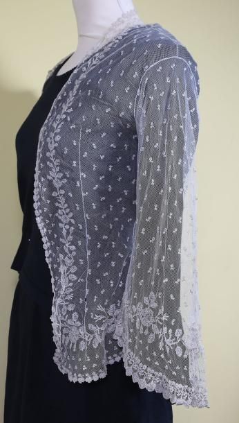 Une veste en application de Point à l'aiguille,...