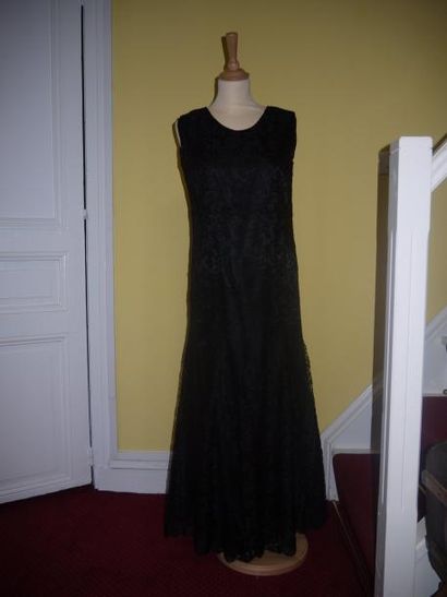 Une robe longue en Blonde noire, circa 1925-30...