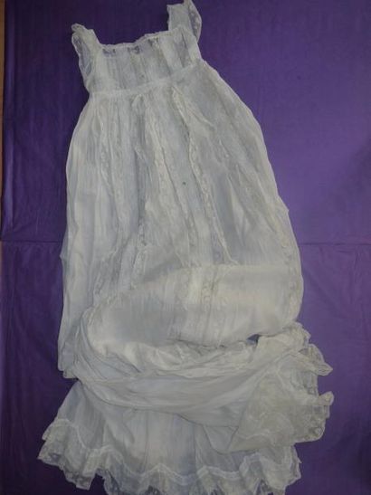 Une robe de baptême en linon et Valencie...