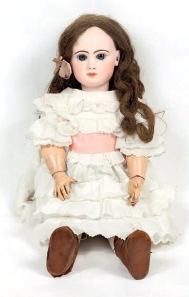 Un grand bébé JUMEAU, tête en porcelaine...