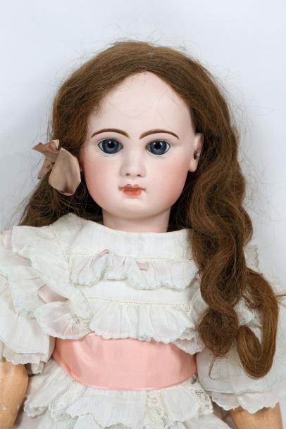 Un grand bébé JUMEAU, tête en porcelaine...