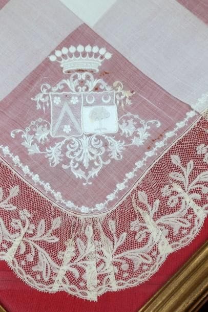 Un mouchoir de mariée en linon brodé d'un...