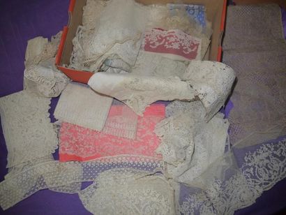 Un lot de métrages et documents de dentelles...