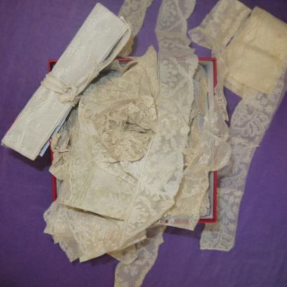 Un lot de dentelles fines du XVIIIème et...