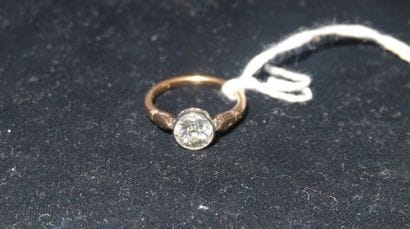 Bague en or jaune 18K sertie d'un diamant...