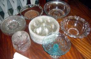 Lot en verre moulé:
- Une cloche à raisin.
-...